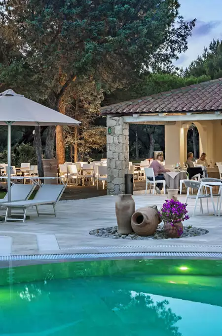 hotel is arenas resort narbolia sardegna il pool bar cocktail